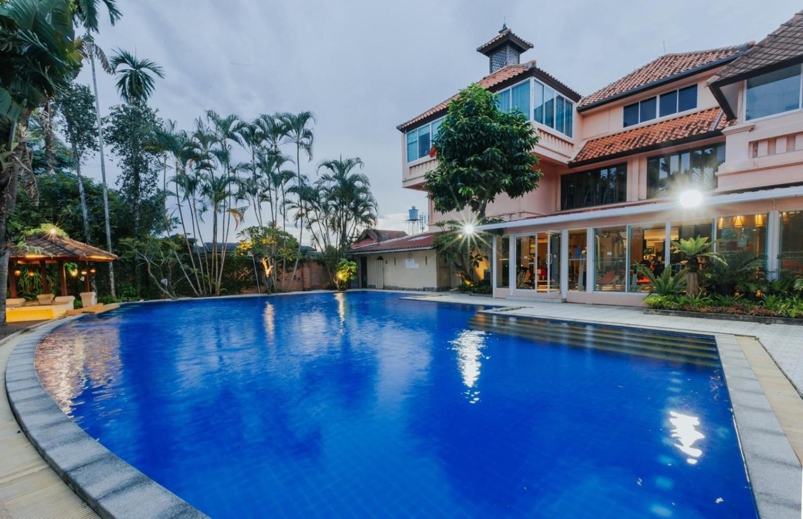 Sheik Istana Hotel Chiangmal Chiang Mai Exterior photo